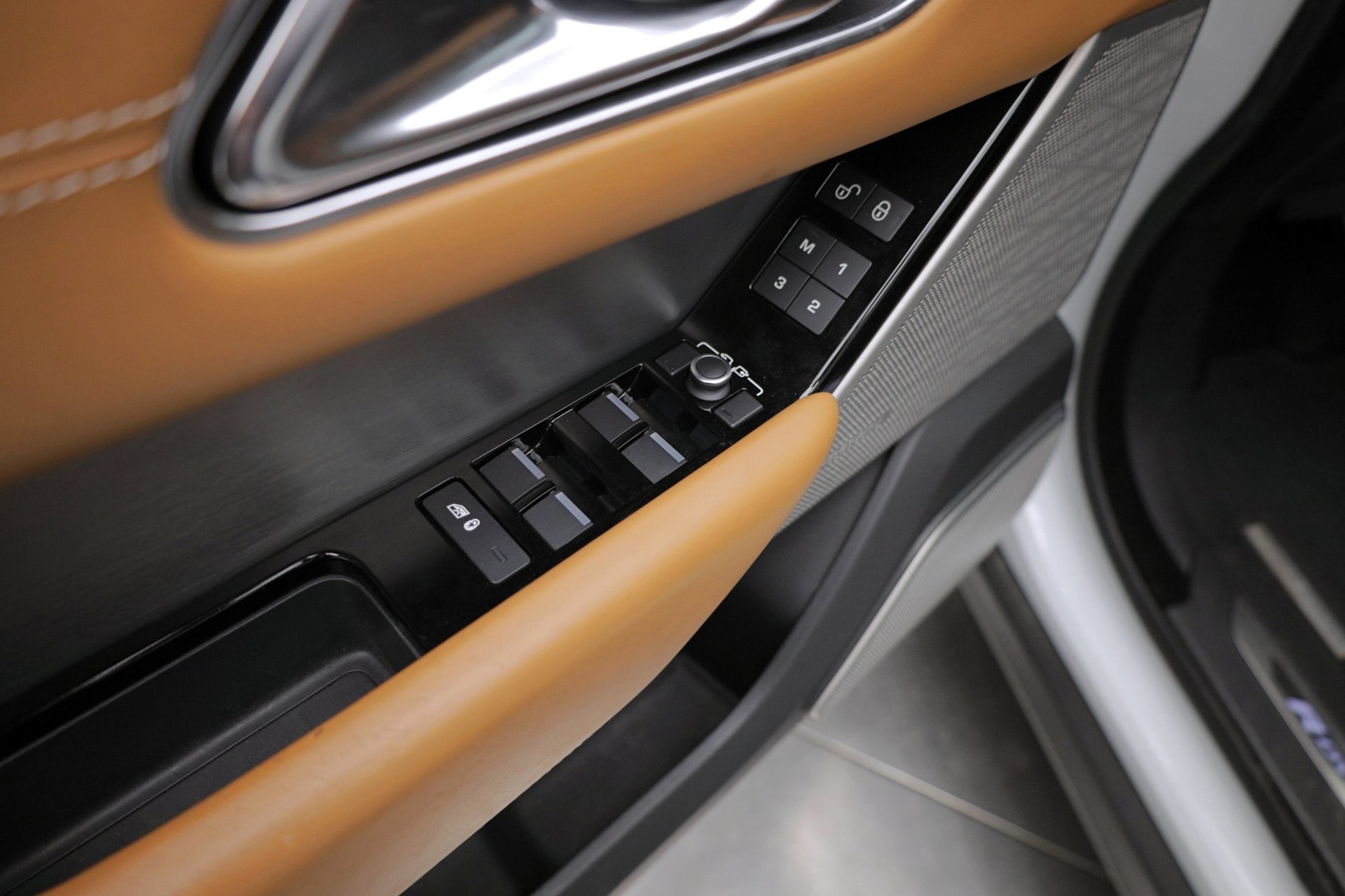 Used 2018 Land Rover Range Rover Velar