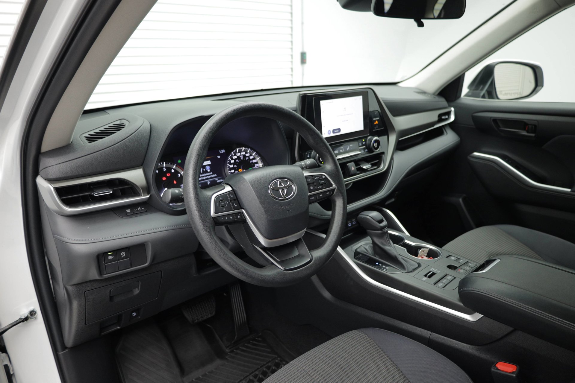 Used 2023 Toyota Highlander