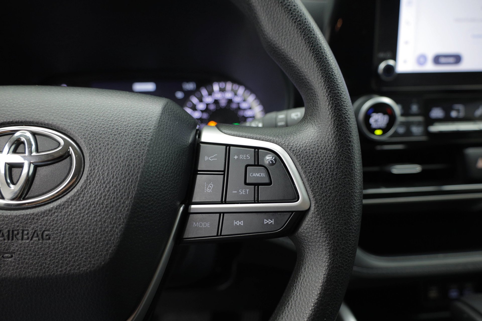 Used 2023 Toyota Highlander