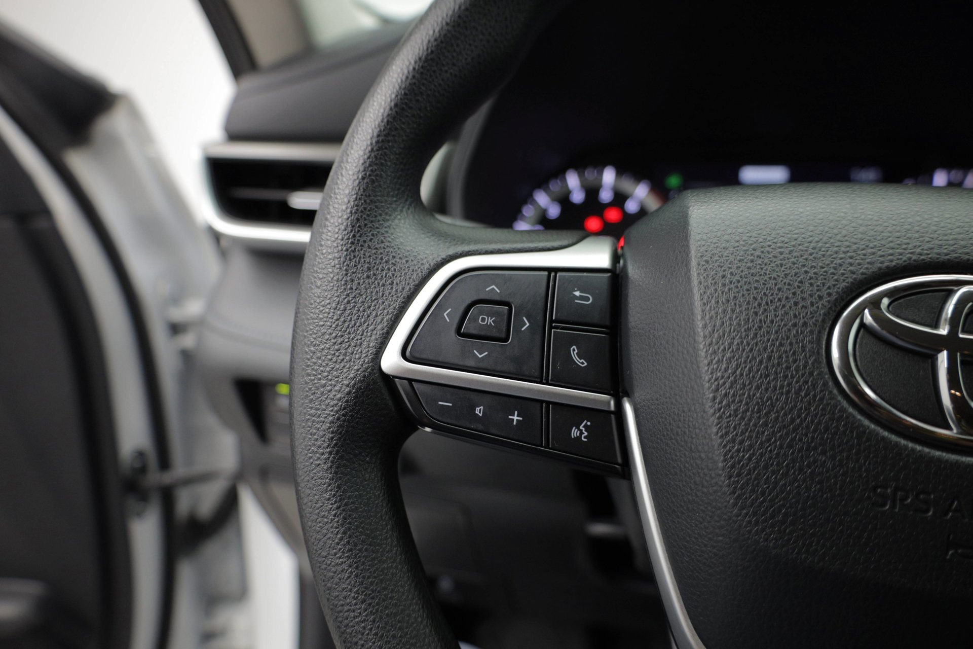 Used 2023 Toyota Highlander